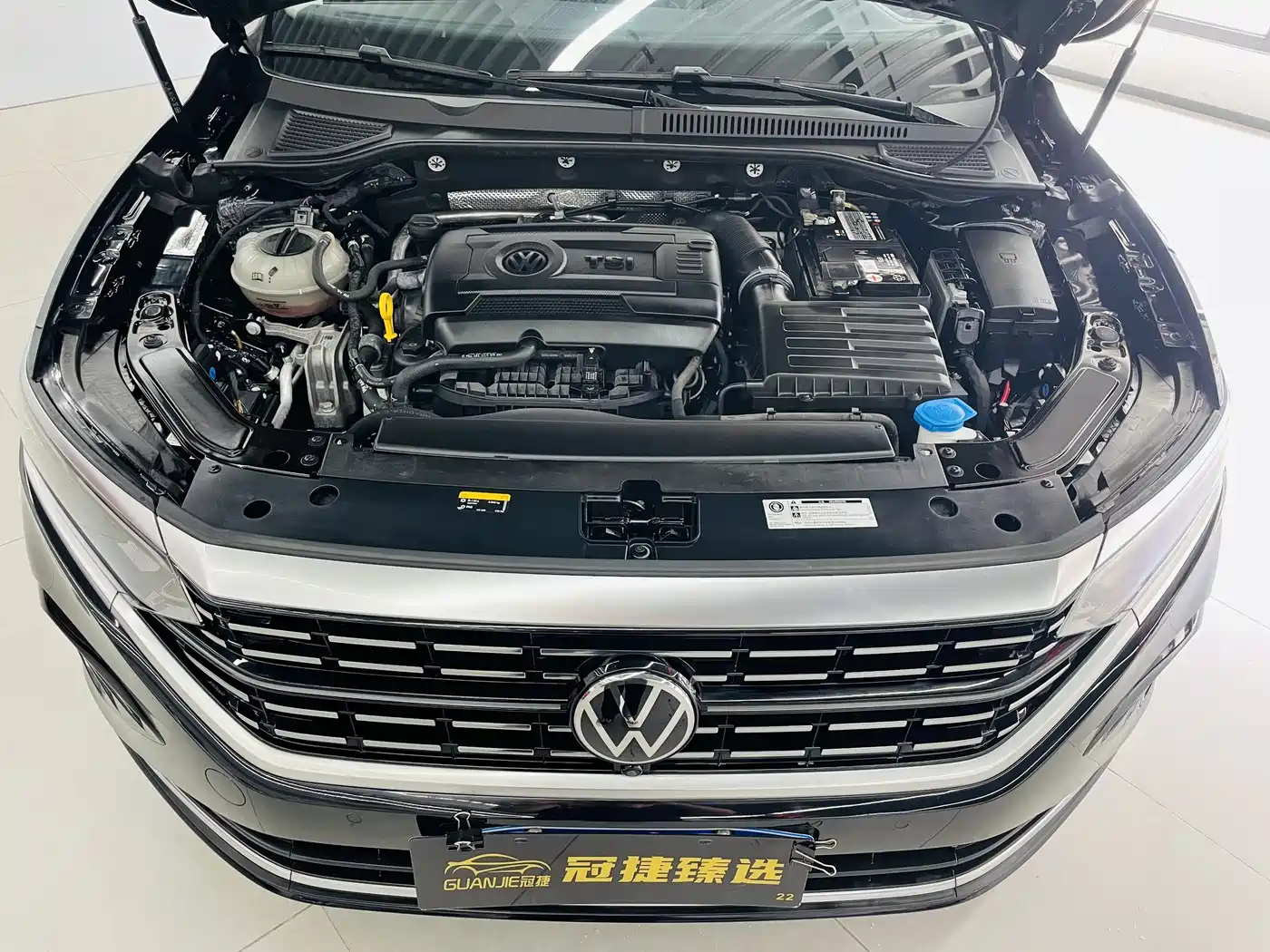 Volkswagen Passat 2023 380TSI Luxury Edition фото 2