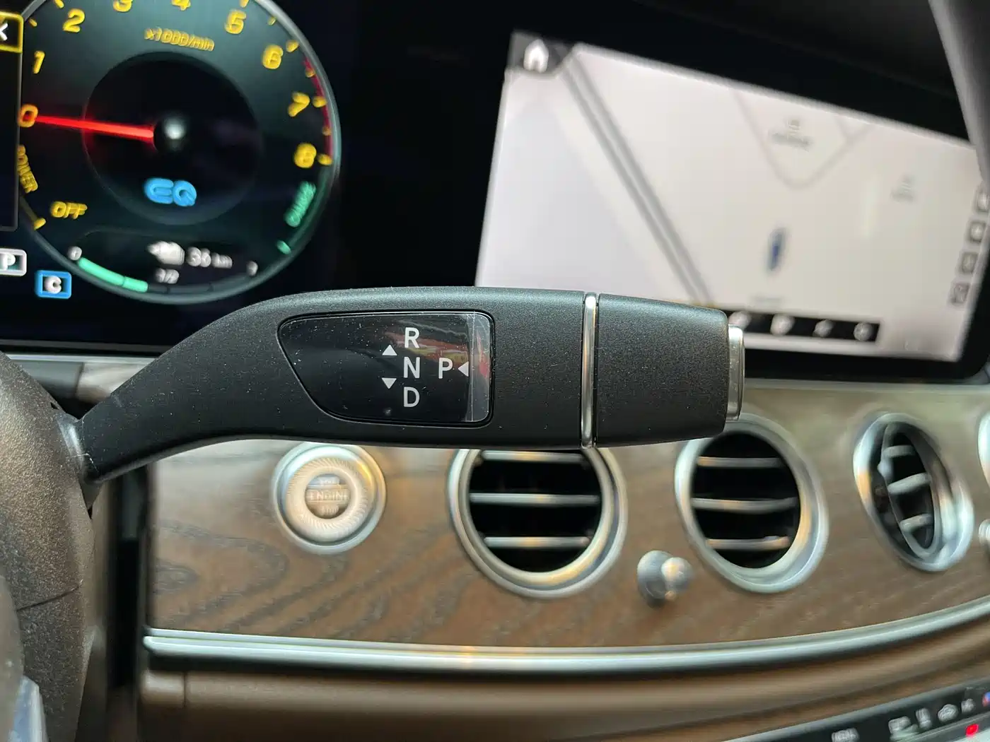Mercedes-Benz E-Class New Energy 2022 E 350 e L Plug-in Hybrid Sedan фото 26