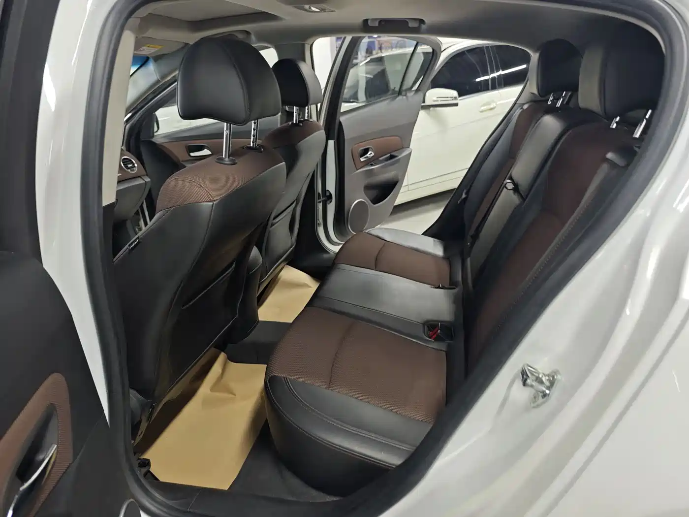 Chevrolet Cruze 2013 Hatchback 1.6L Manual Luxury фото 6