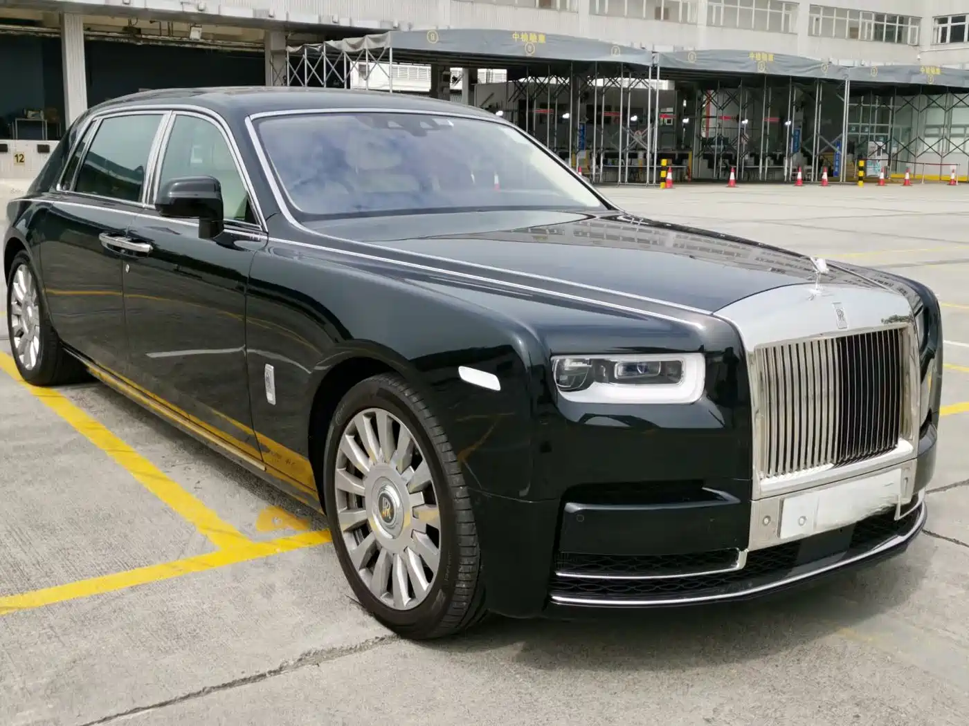 Фото 3 - Rolls-Royce Phantom