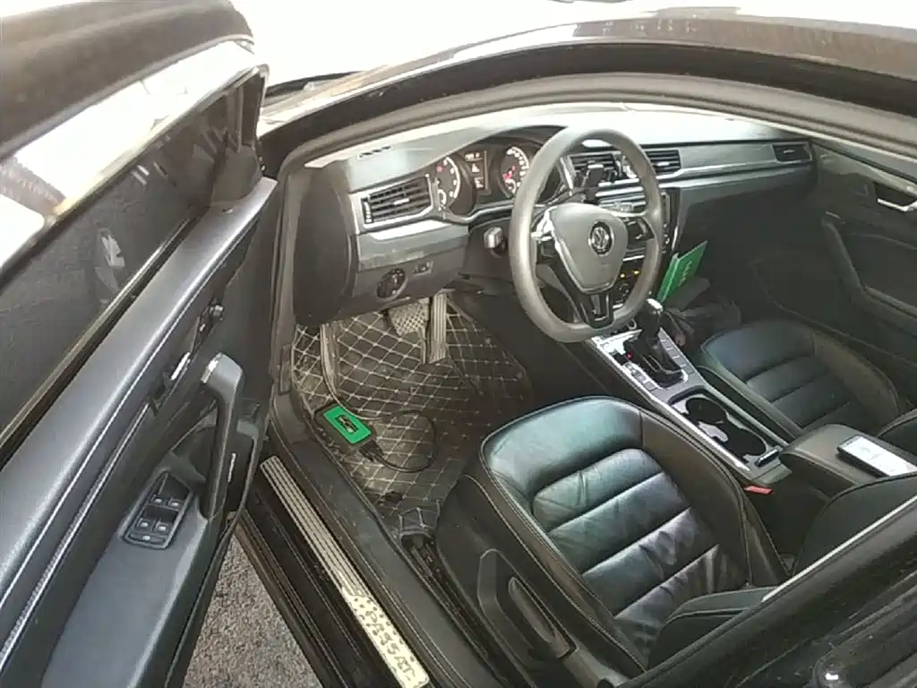 Volkswagen Passat 2015 1.8TSI DSG Elegance Edition фото 16