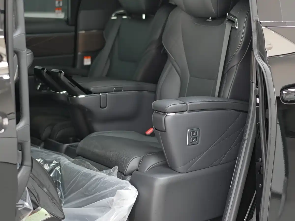Toyota Vellfire 2025 Crown Hybrid 2.5L Ink Gold Executive Edition фото 10
