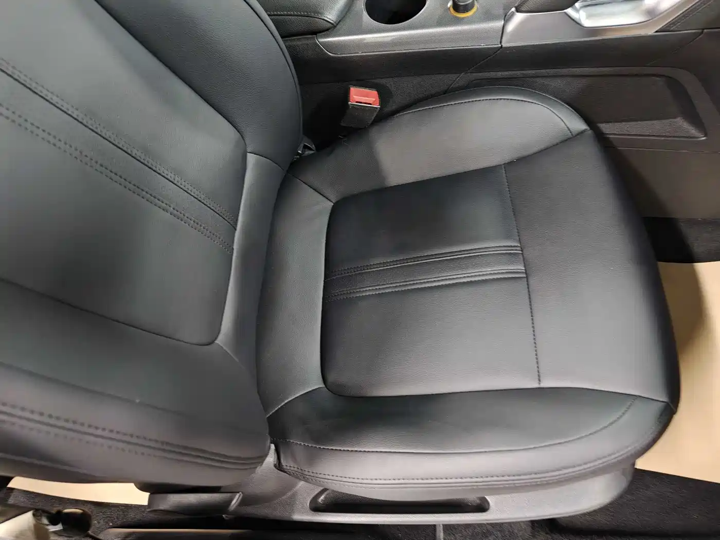 Peugeot 3008 2016 2.0L Automatic Standard Edition фото 14