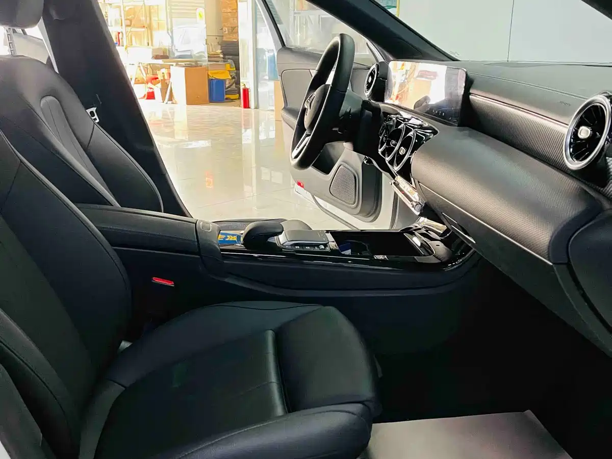 Mercedes-Benz A-Class 2020 A 180 L Sport Sedan фото 6