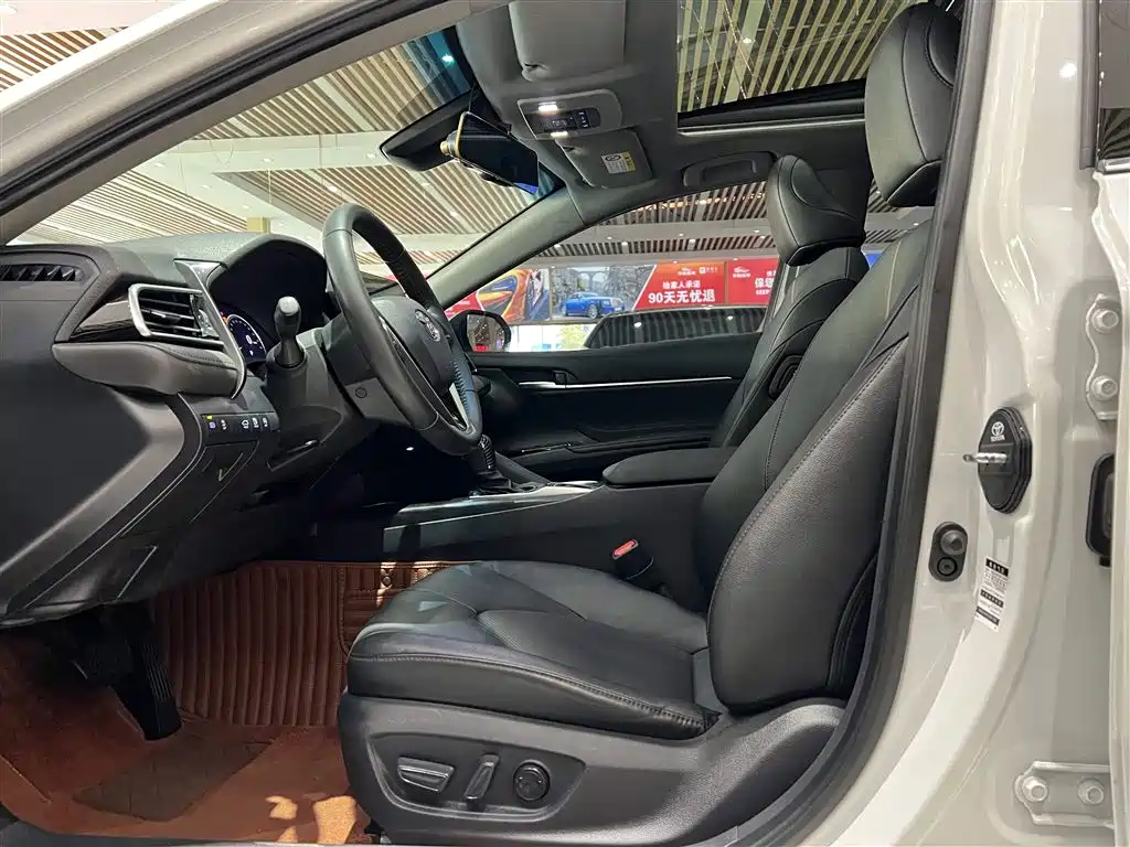 Toyota Camry 2021 2.5G Luxury Edition фото 10