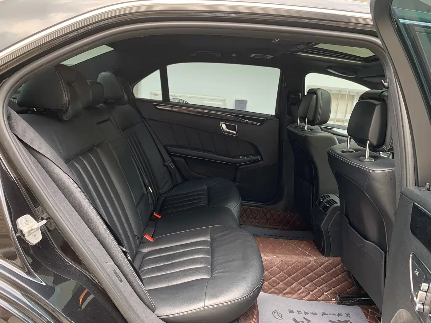 Фото 9 - Mercedes-Benz E-Class