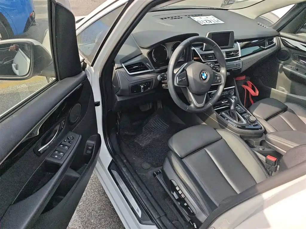 BMW 2 Series Touring 2018 218i M Sport Package фото 16