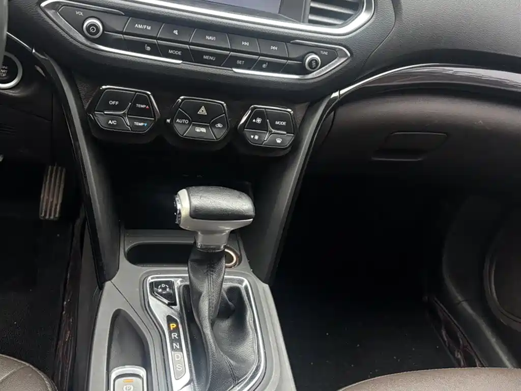 GAC Trumpchi Trumpchi GS4 2017 235T Automatic 2WD Luxury Smart Connected Edition фото 5