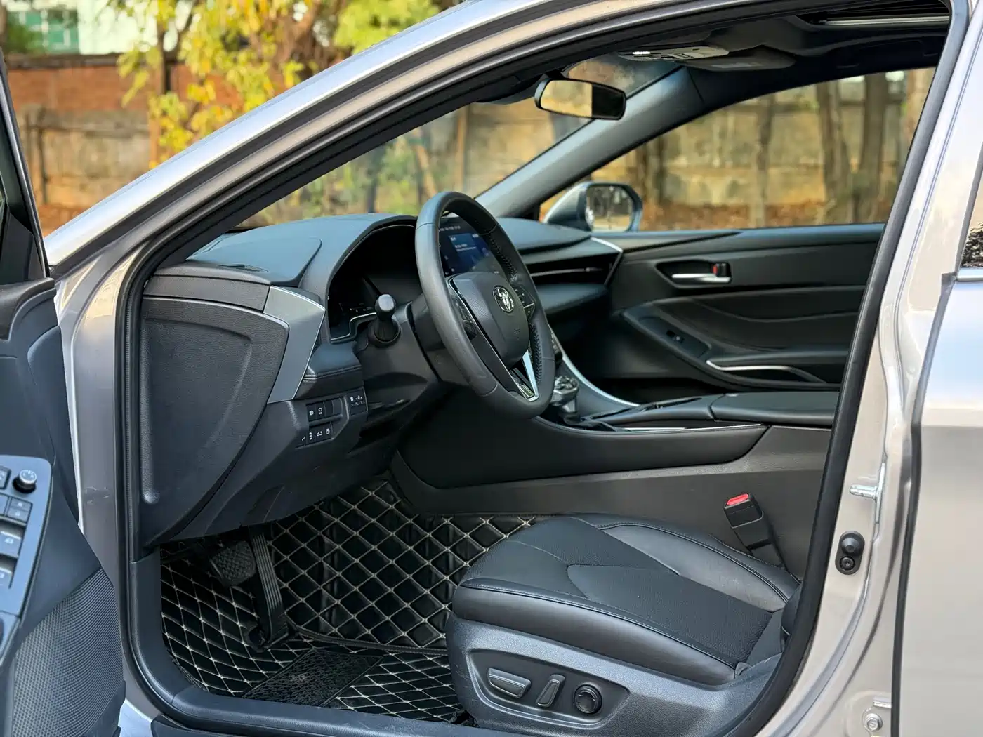 Toyota Avalon 2023 2.0L XLE Premium Edition фото 11