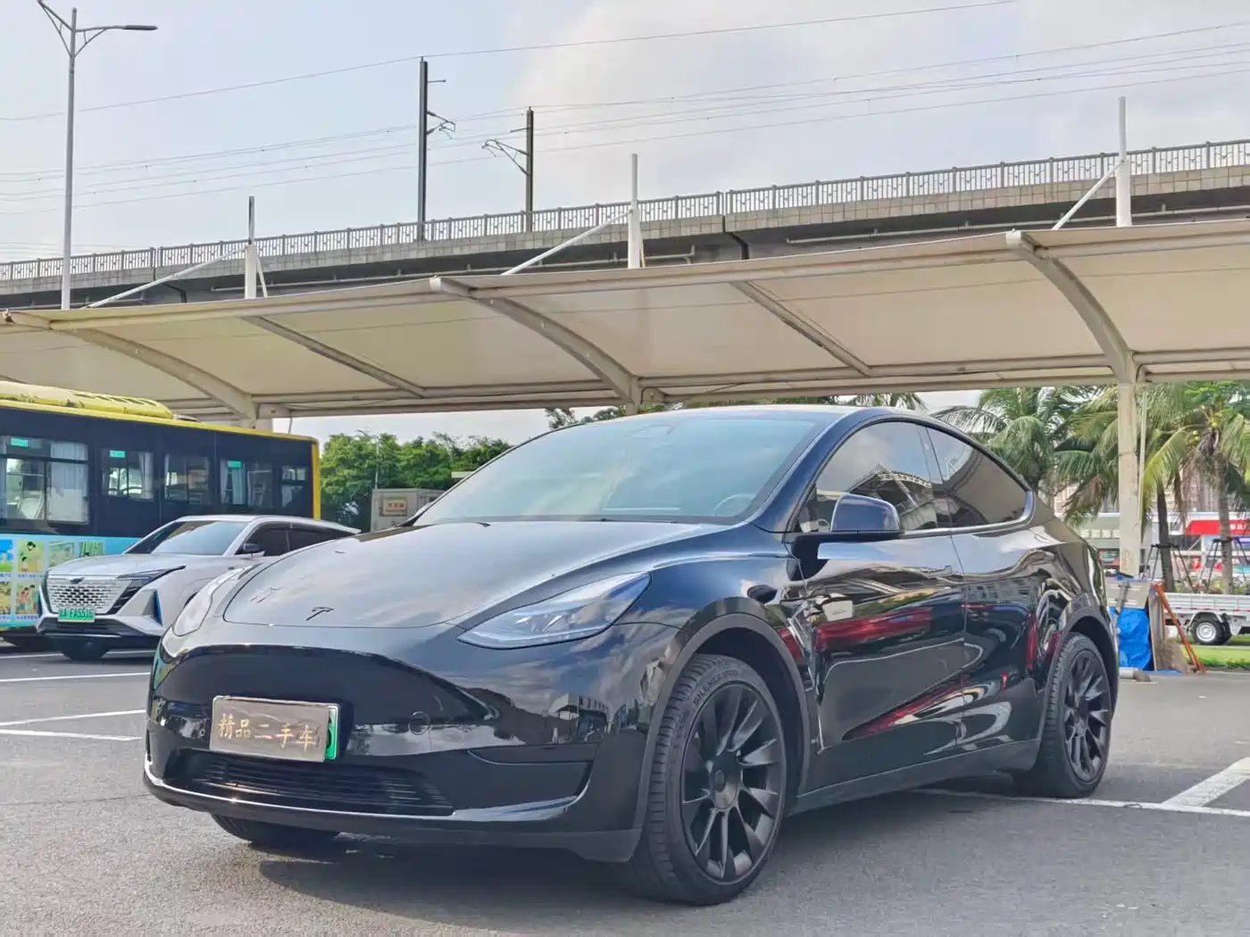 TESLA MODEL Y