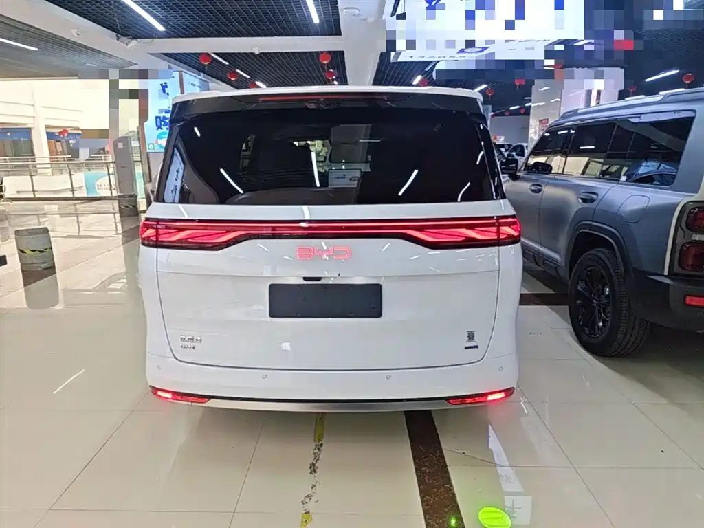 BYD Xia 2025 DM-i 1.5T 180km Surpass Edition фото 6