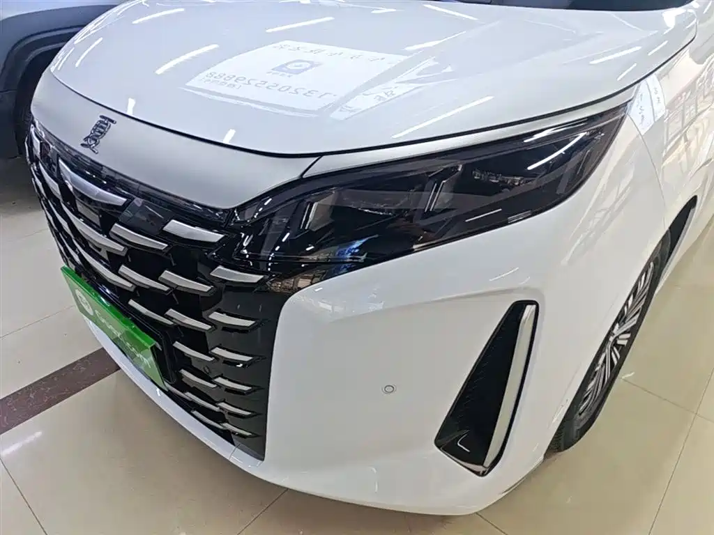 BYD Xia 2025 DM-i 1.5T 180km Surpass Edition фото 24