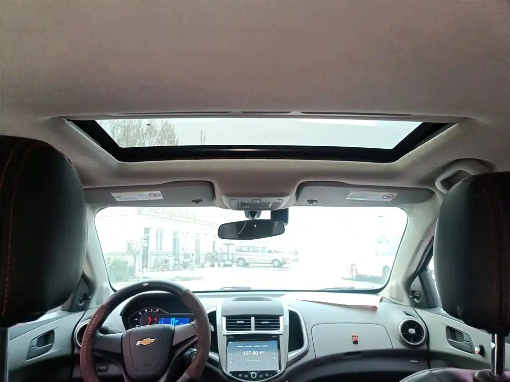 Chevrolet Aveo 2014 Sedan 1.4SL AT Fashion Sunroof Edition фото 18