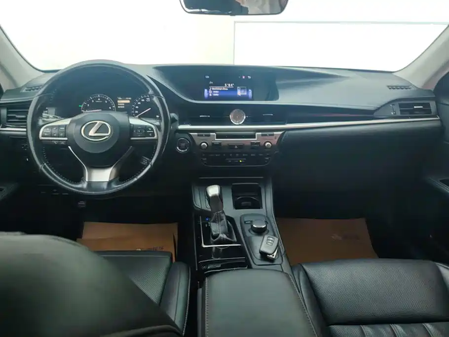 Lexus ES 2016 200 Midnight Special Limited Edition фото 12