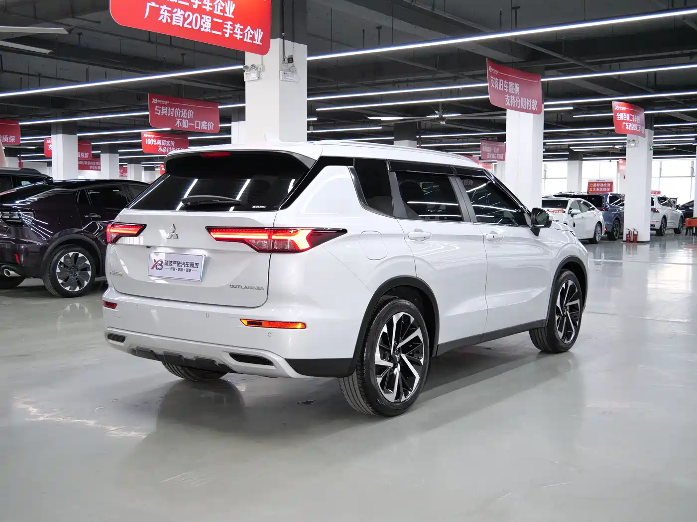 Mitsubishi Outlander 2023 1.5T CVT AWD Premium 7-Seater фото 5