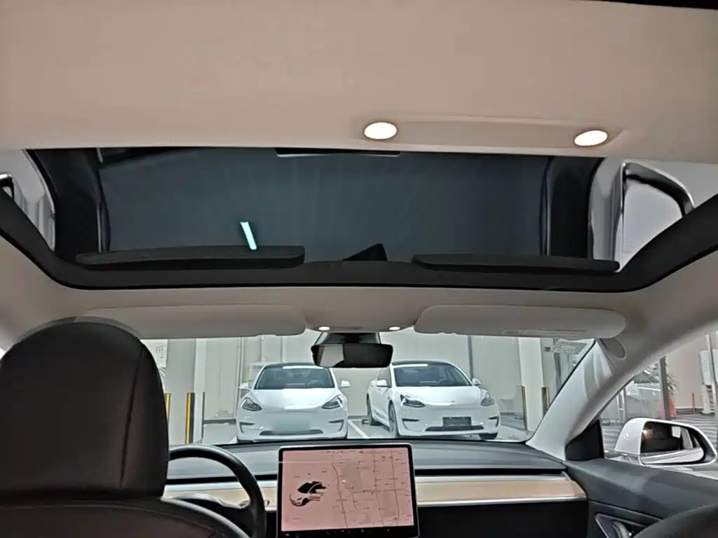 Фото 18 - Tesla Model 3