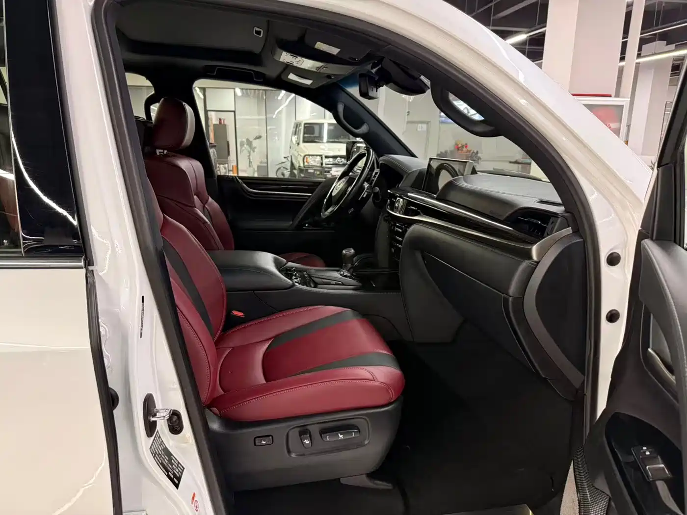 Lexus LX 2019 570 Peak Special Edition фото 9