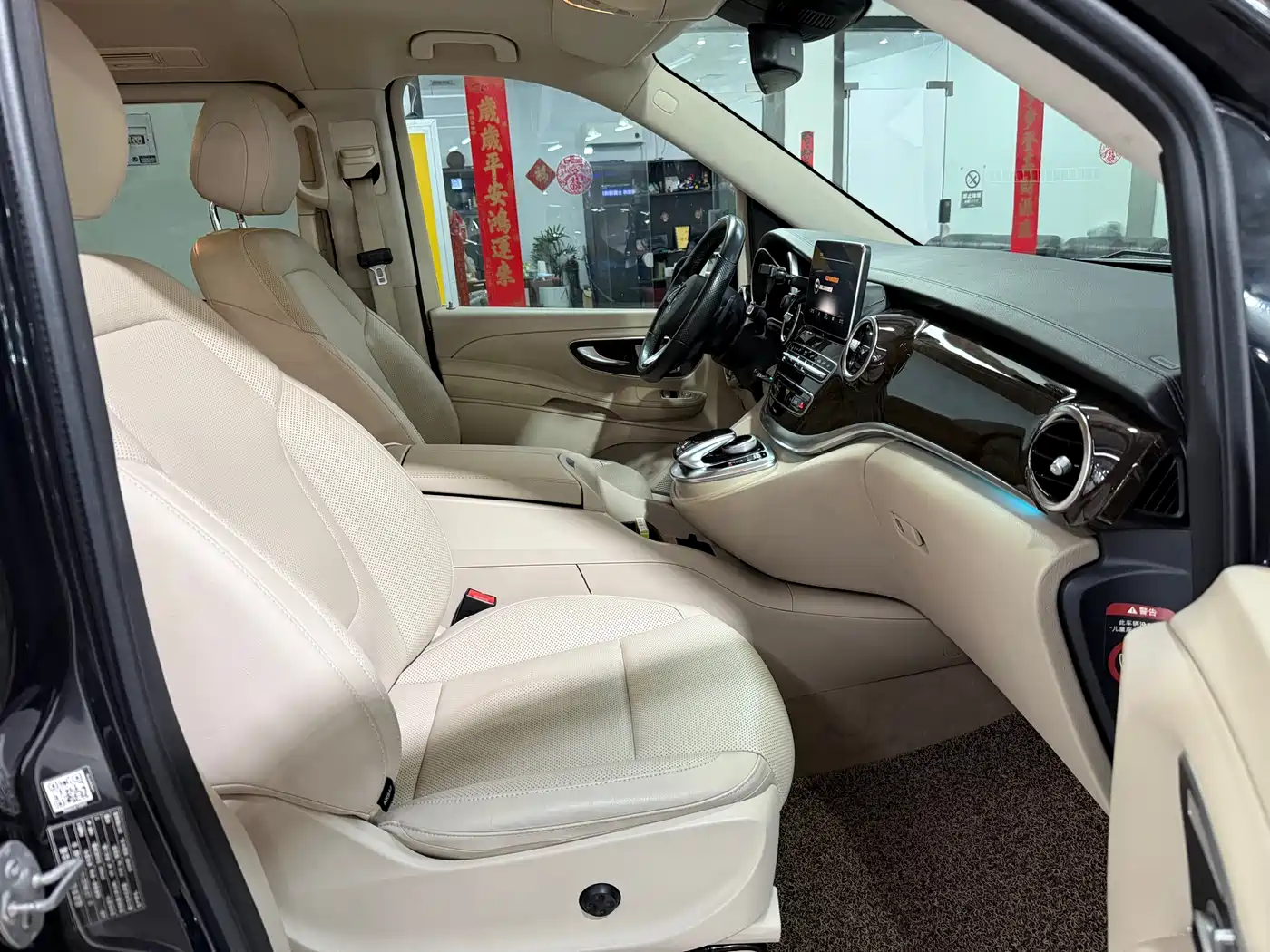 Mercedes-Benz V-Class 2017 Model V 260 Premium Edition фото 10