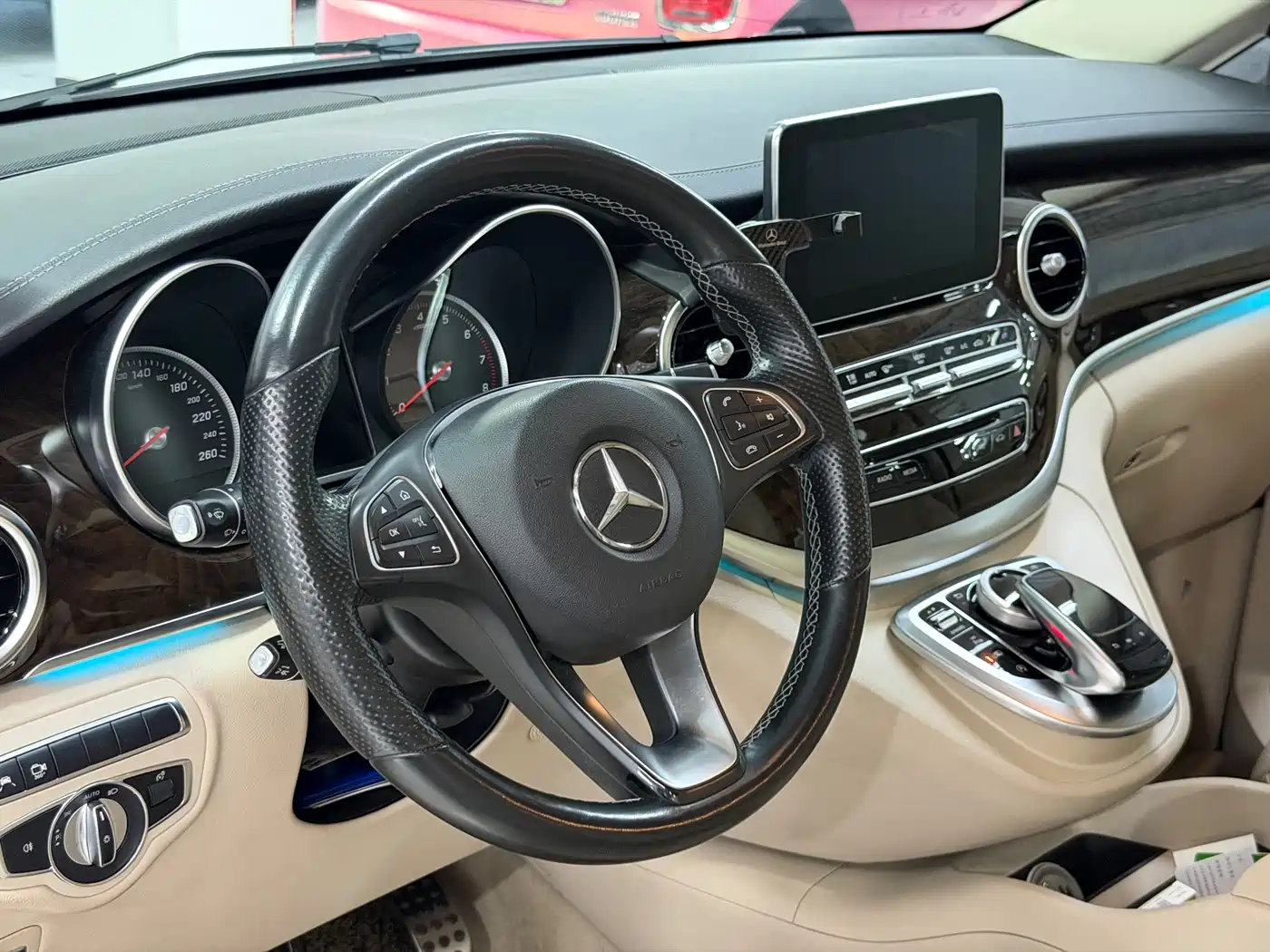Mercedes-Benz V-Class 2017 Model V 260 Premium Edition фото 16