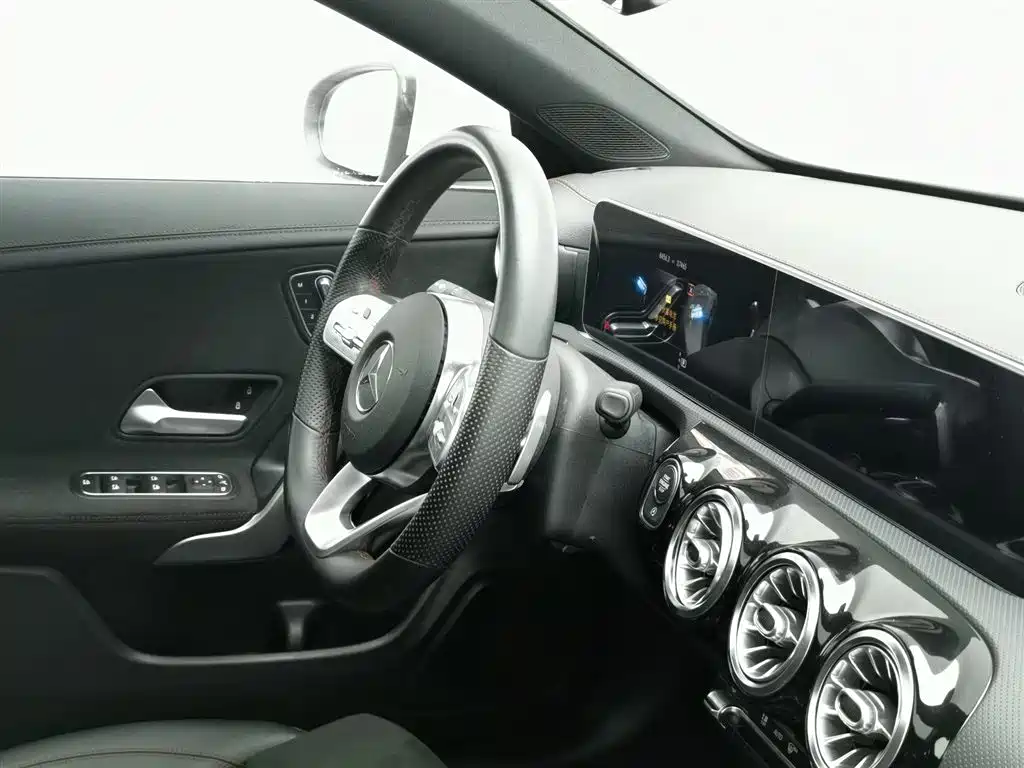 Mercedes-Benz CLA (Import) 2020 CLA 200 фото 22