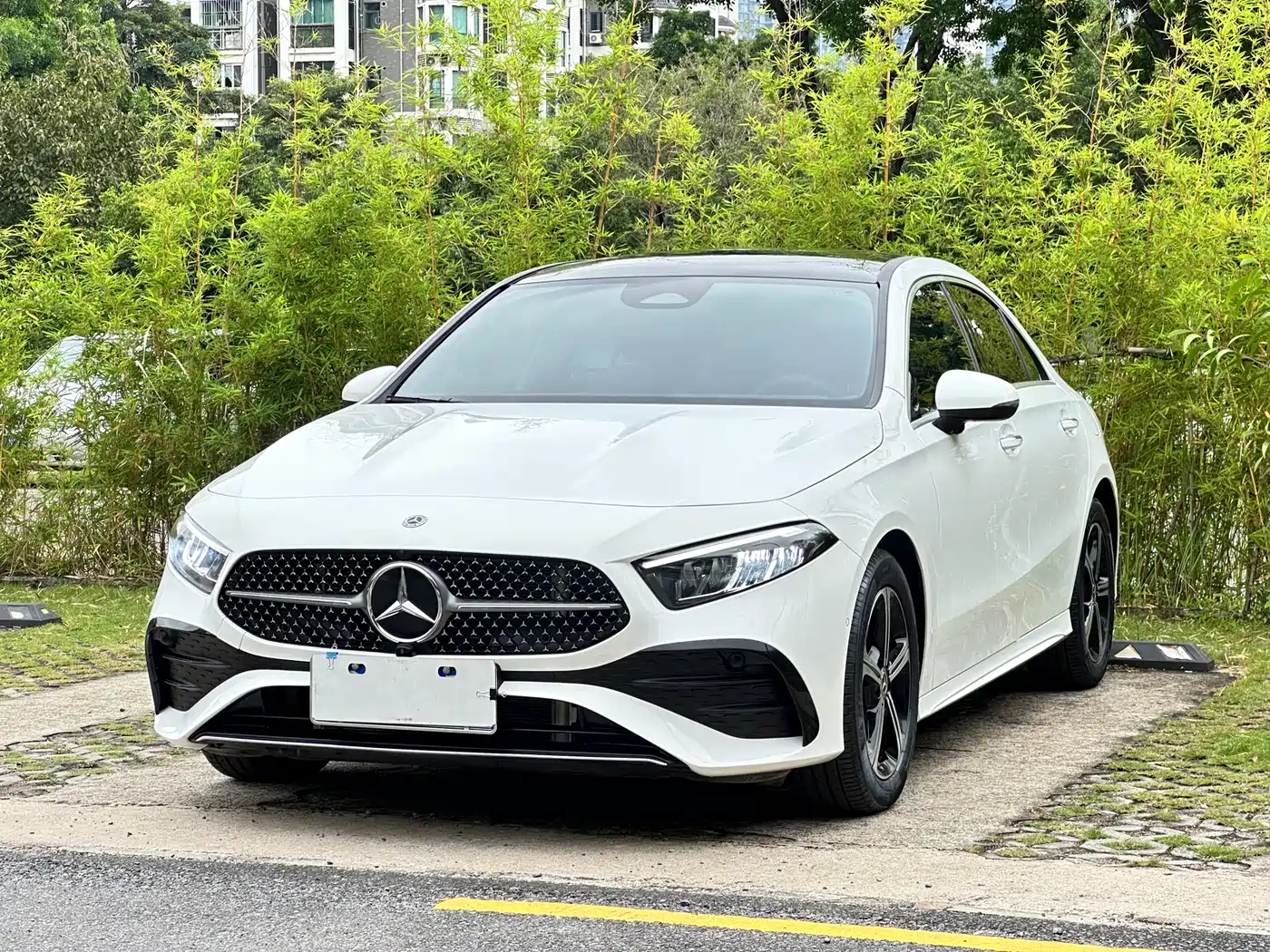 Mercedes-Benz A-Class 2025 A 200 L Fashion Edition