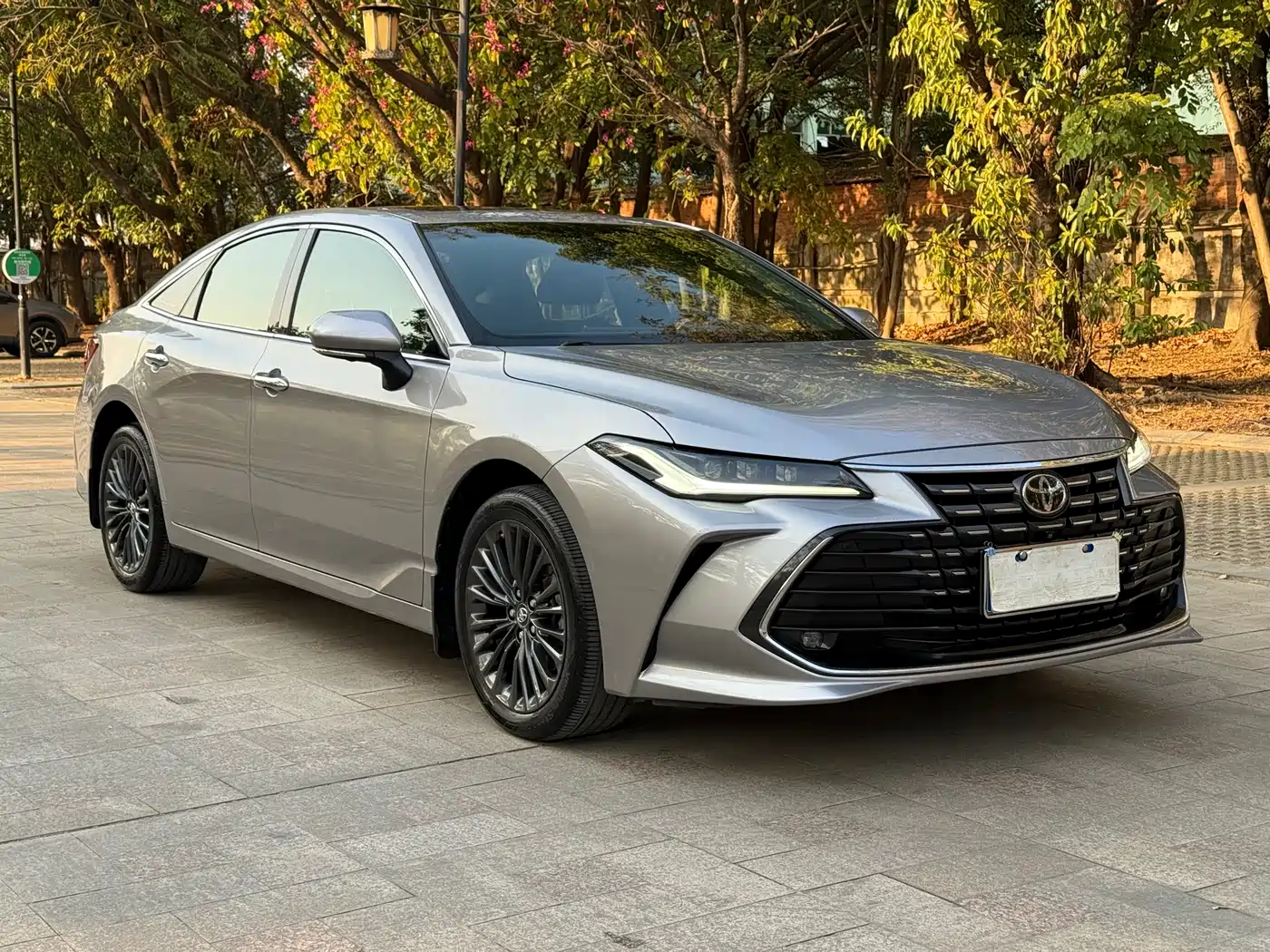 Toyota Avalon 2023 2.0L XLE Premium Edition фото 3
