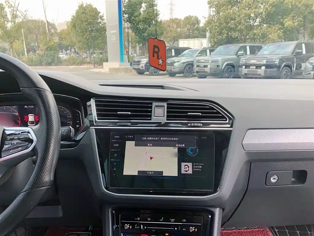 VOLKSWAGEN TIGUAN X