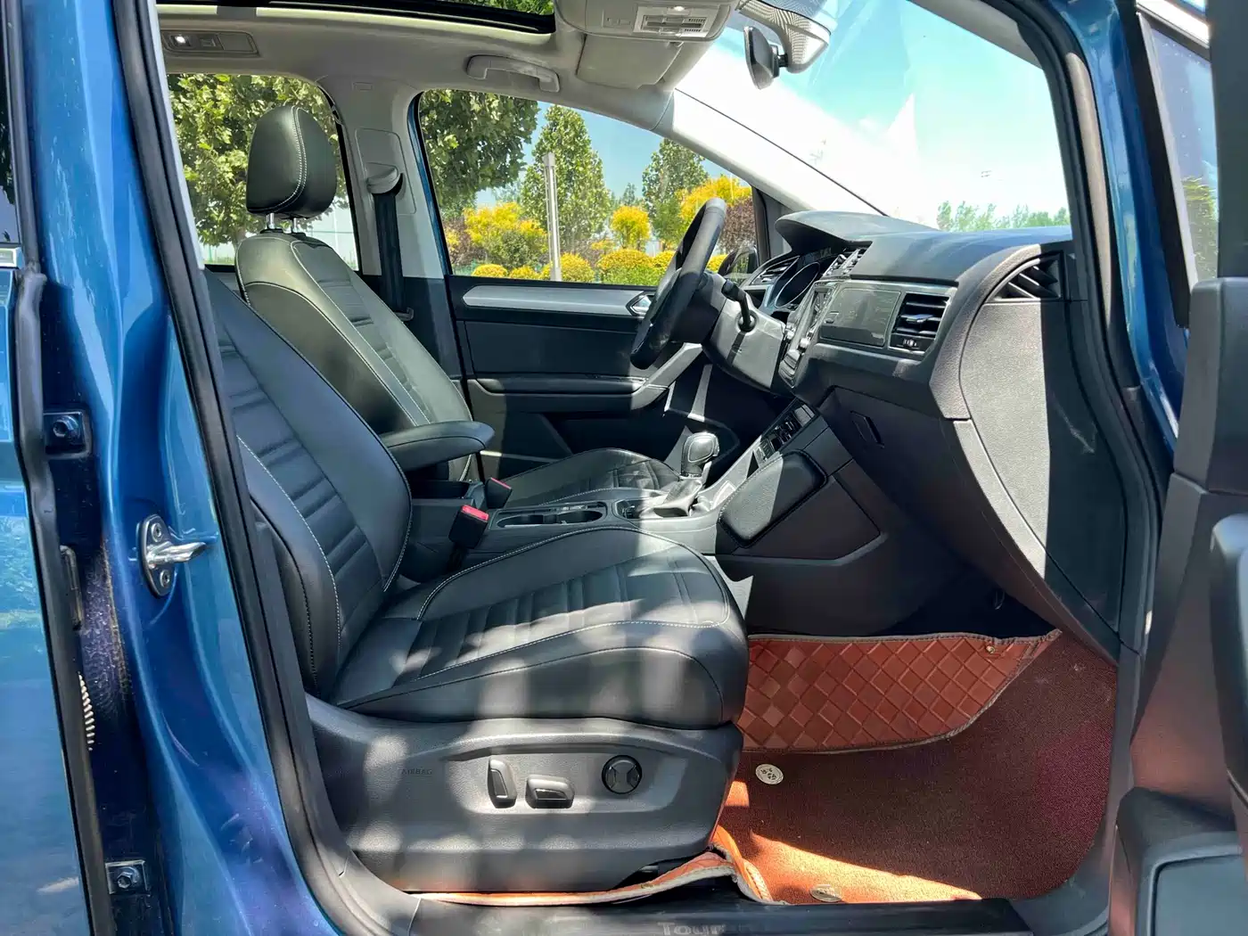 Volkswagen Touran 2021 Touran L 280TSI DSG Cross Luxury 6-Seater фото 9