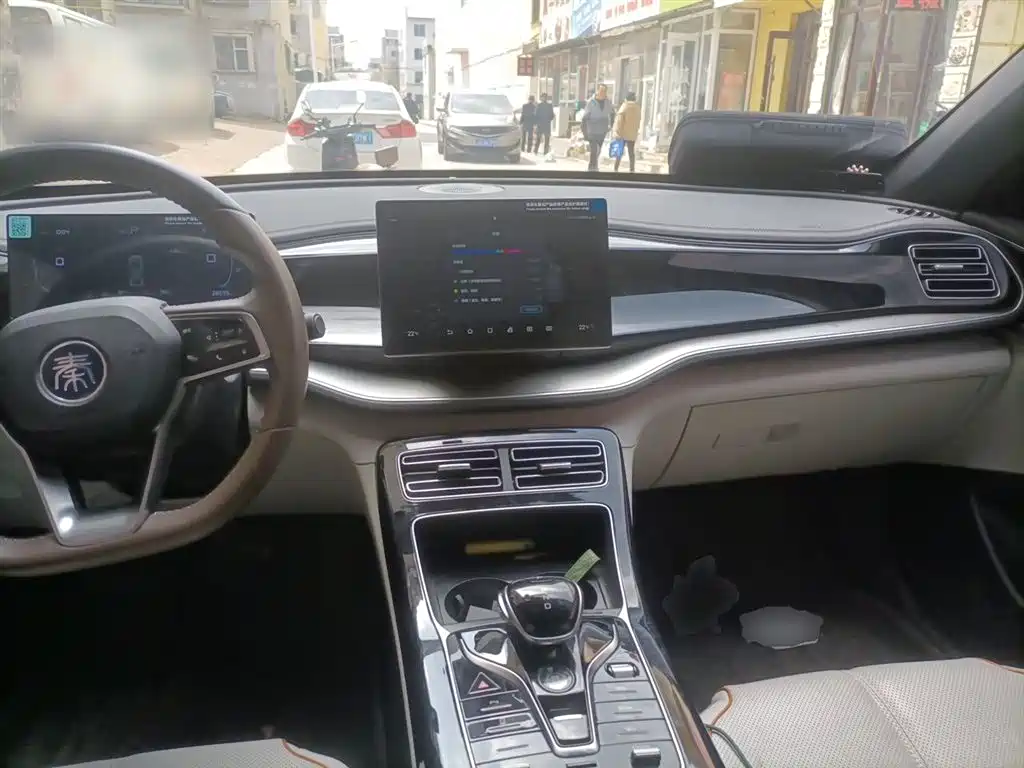 BYD Qin PLUS 2024 Glory Edition DM-i 120KM Leading фото 10