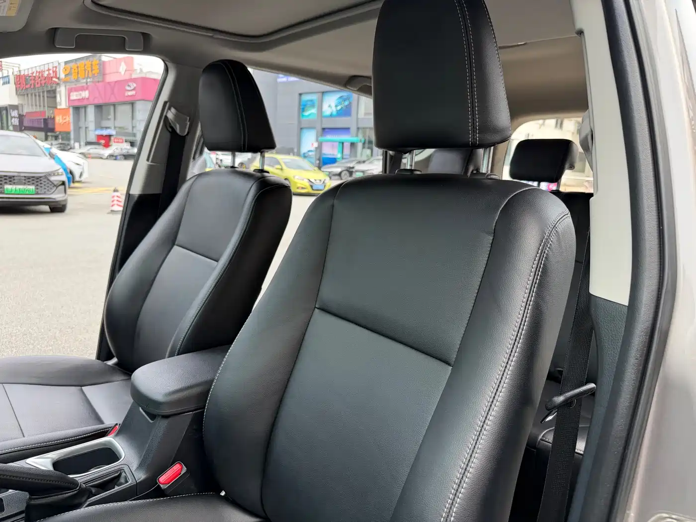 Toyota RAV4 Rongfang 2018 2.0L CVT 2WD Trend X Edition фото 31