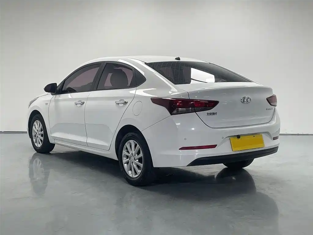 Hyundai Verna 2016 1.4L Automatic Cool Edition GLS фото 5