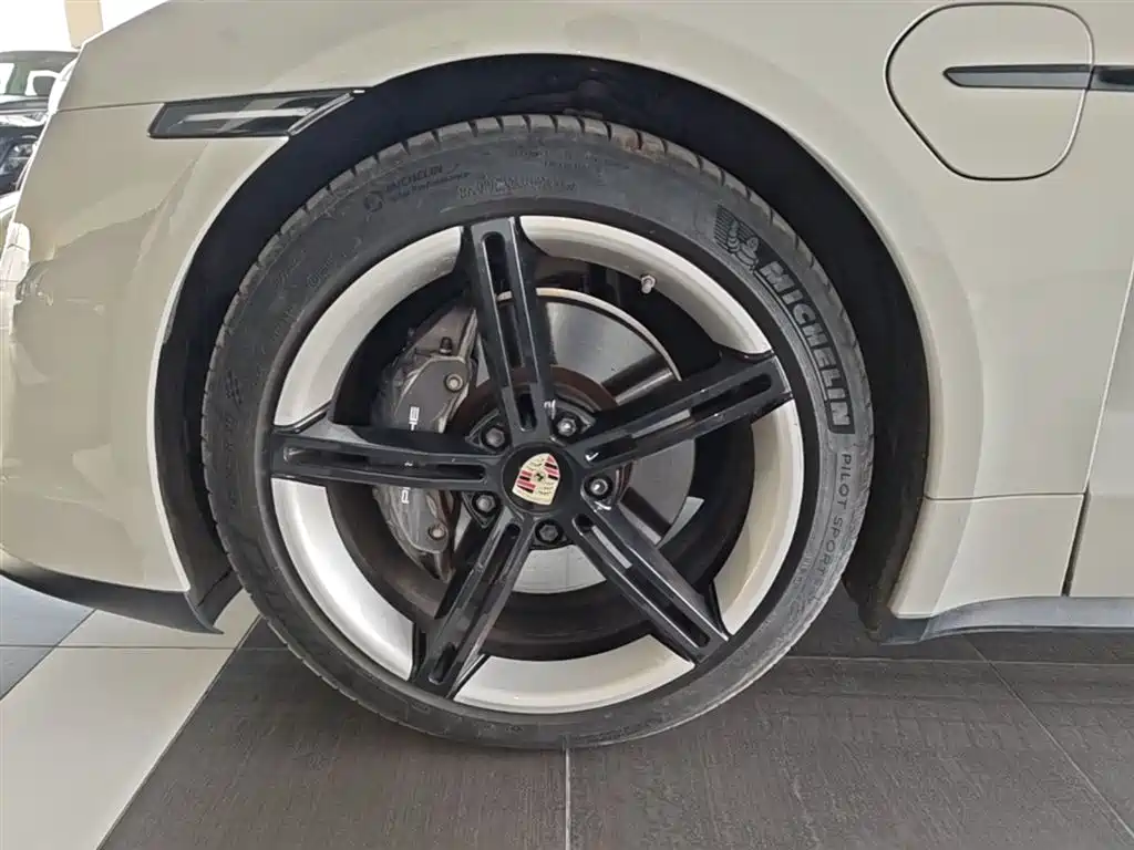 Porsche Taycan 2020 Taycan фото 23