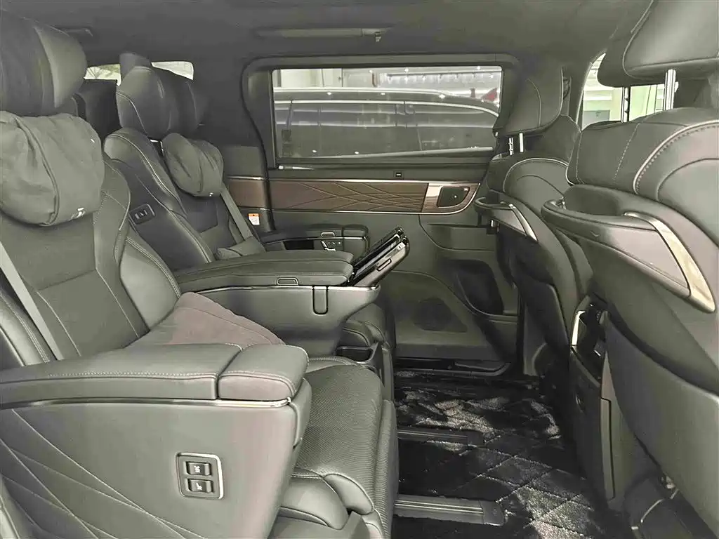 Toyota Vellfire 2026 2025 Crown Hybrid 2.5L Ink Gold Executive Edition