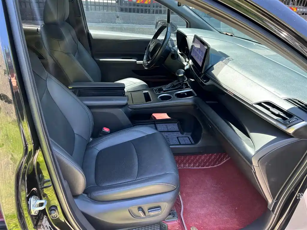 Toyota Sienna 2021 2.5L Hybrid Premium Edition фото 16