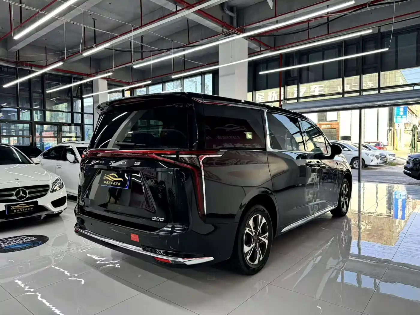 SAIC Maxus Maxus G90 2023 2023 2.0T Galaxy 7-seater