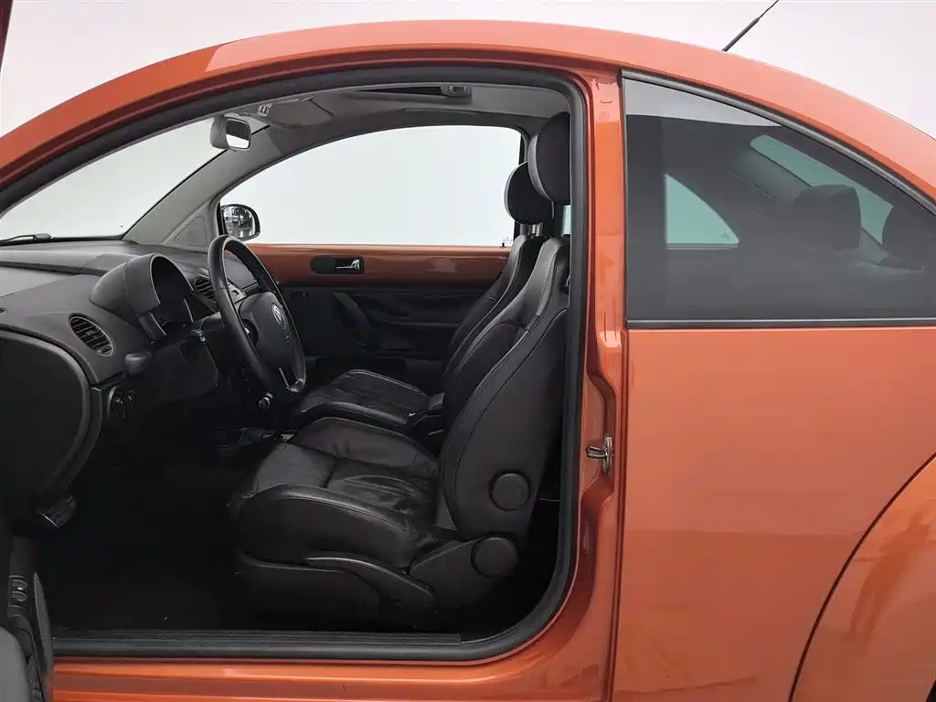 Volkswagen Beetle 2010 1.8T BlackOrange Luxury Edition фото 10
