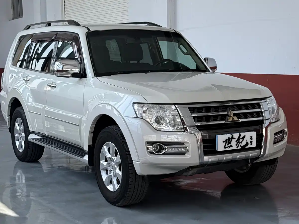 Mitsubishi Pajero (Import) 2020 3.0L Automatic Premium Edition фото 3