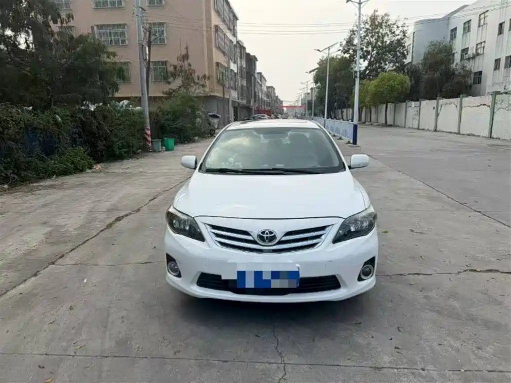Toyota Corolla 2013 Special Edition 1.6L Automatic Cool GL фото 2