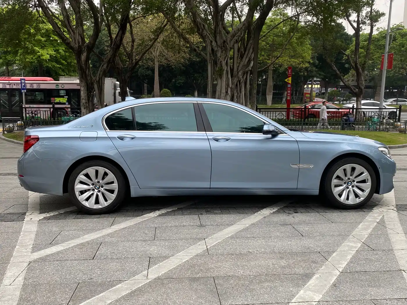 BMW 7 Series 2013 740Li Hybrid Edition фото 25