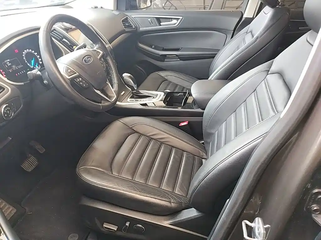 Фото 15 - Ford Edge