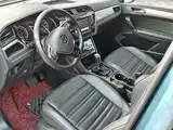 Photo 9 - Volkswagen Touran