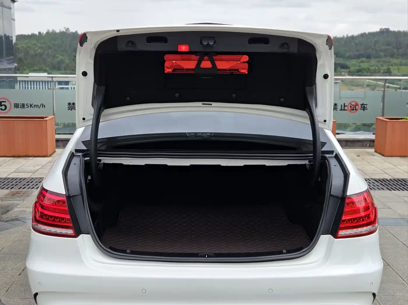 Mercedes-Benz E-Class 2015 E 260 L Sport Luxury фото 25