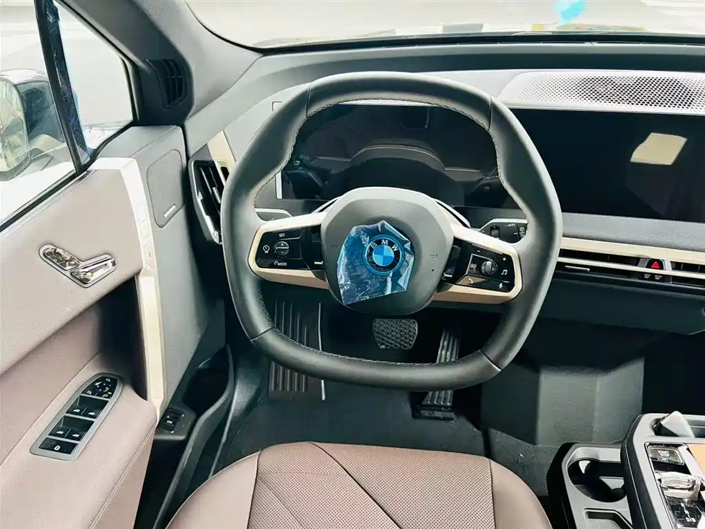 BMW iX 2023 Facelift xDrive40 фото 11