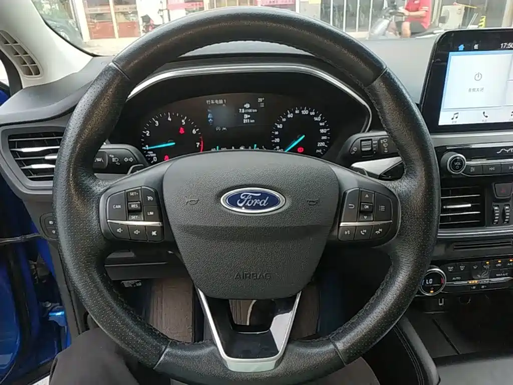 Фото 11 - Ford Focus