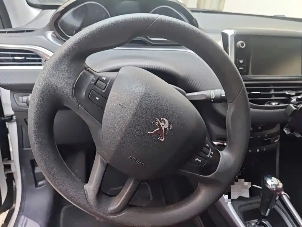 Peugeot 2008 2015 2014 1.6L Automatic Fashion Edition