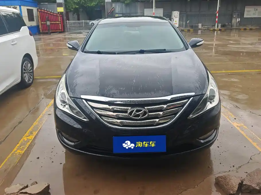 Hyundai Sonata 2011 2.0L Automatic Fashion фото 2