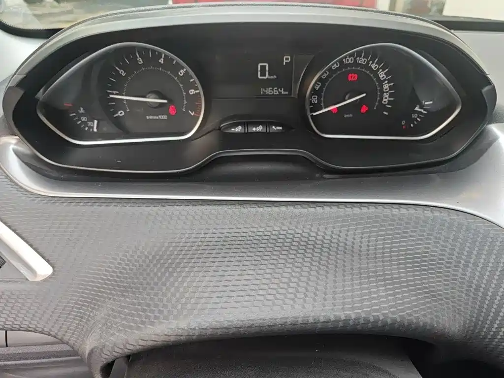 Peugeot 2008 2015 2014 1.6L Automatic Fashion Edition