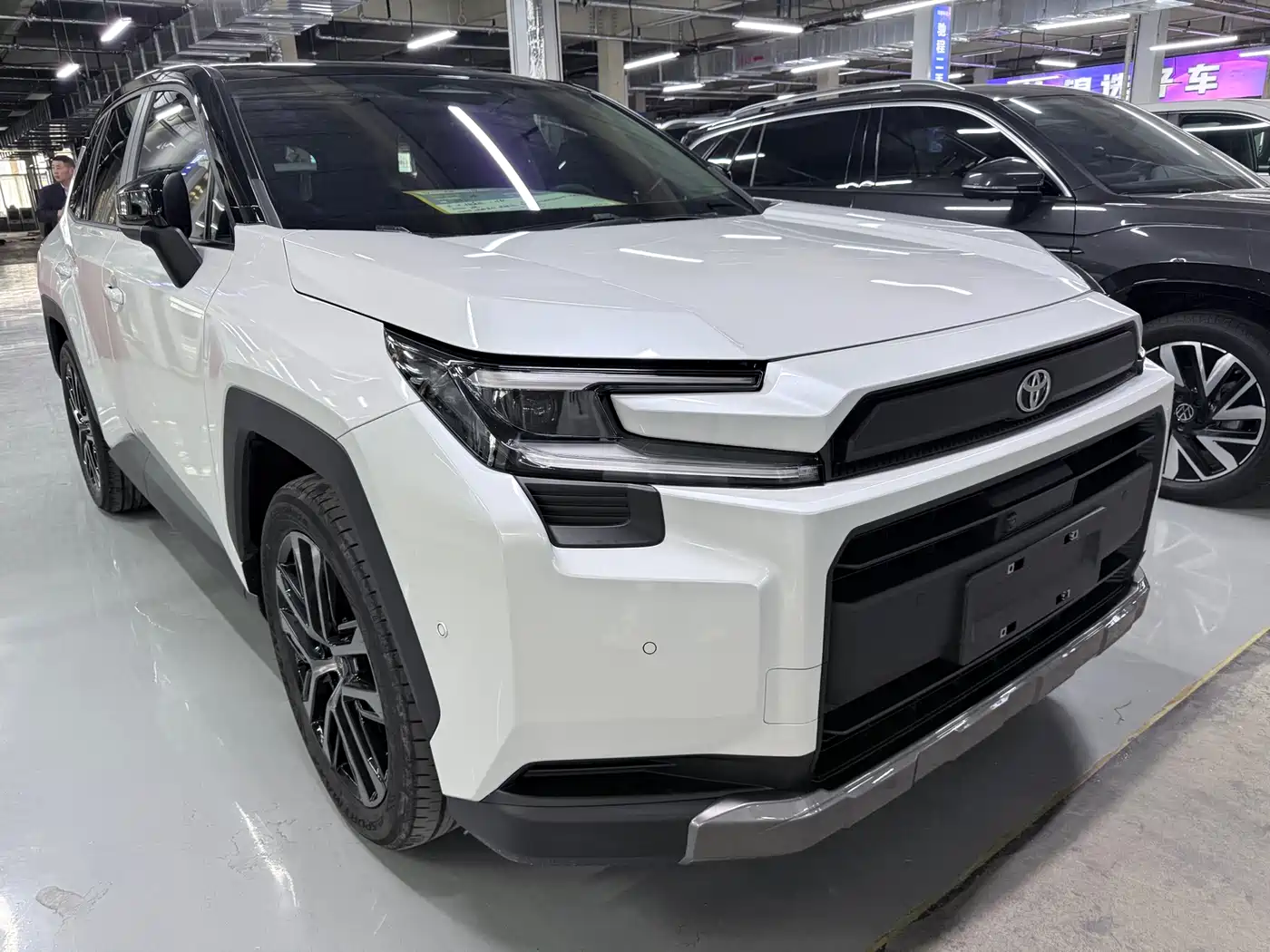 Toyota RAV4 Rongfang 2026 Model Dual Hybrid 2.5L Base фото 3