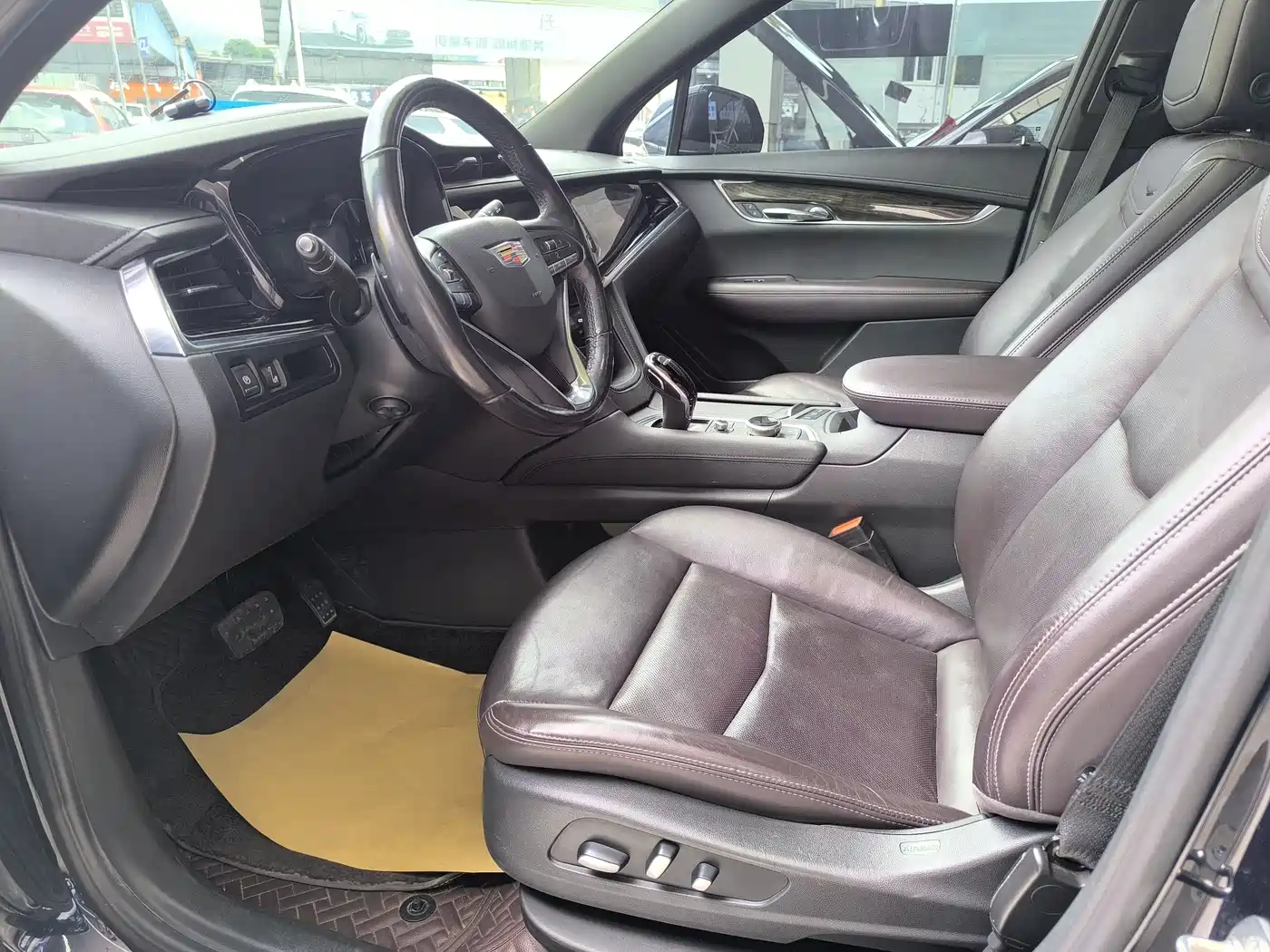 Cadillac XT6 2021 2.0T 6-seater 4WD Luxury фото 4