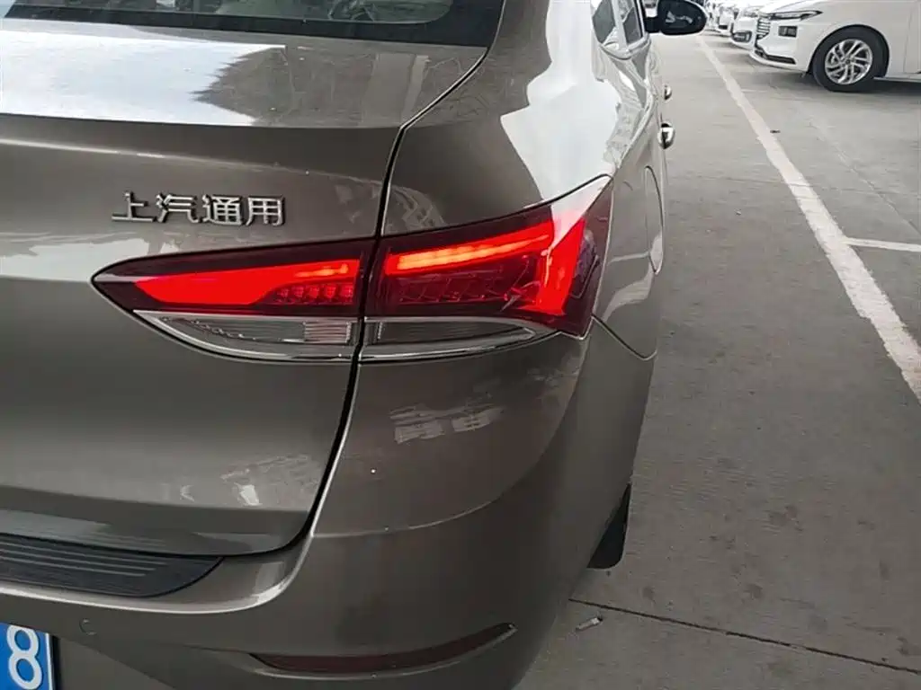 Buick Excelle 2019 15T DCT Connected Elite Type China VI фото 8